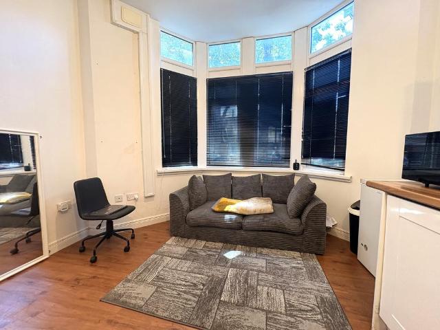 Apartment for rent in Plasnewydd, Falcon Lodge