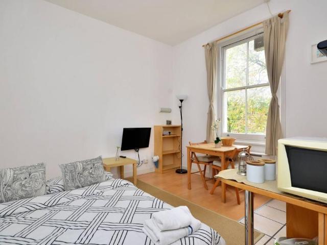 Studio for rent in Southfields, Greater London
