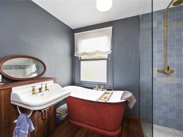 House for rent in Brondesbury, Greater London