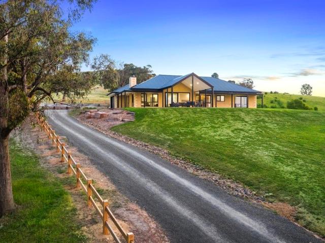 Cottage for sale in Taggerty, Victoria