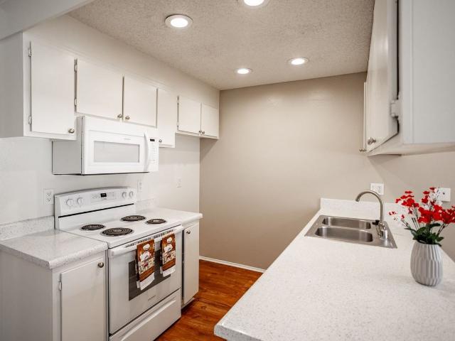 Apartment for rent in Cypress, California