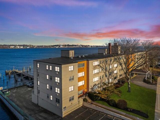 Condo for sale in New London