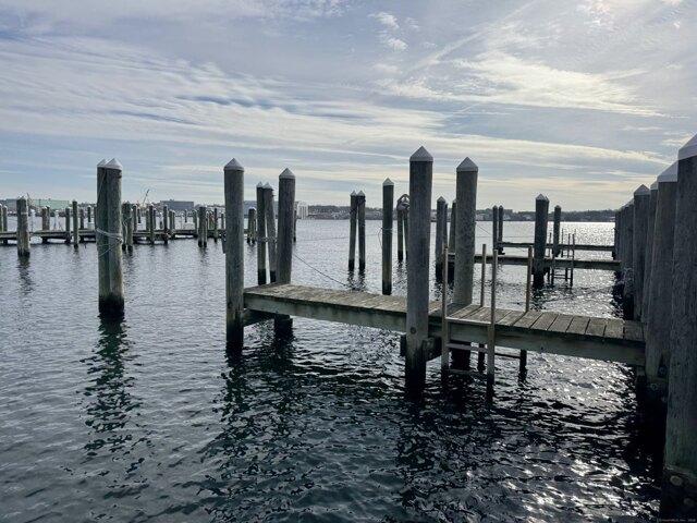 Condo for sale in New London