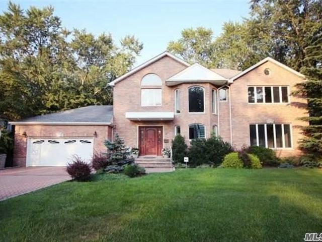 House for sale in Roslyn Heights