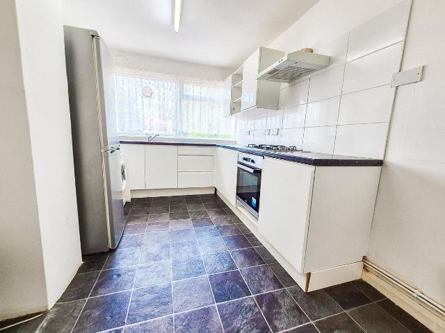Apartment for rent in Seven Kings, Greater London