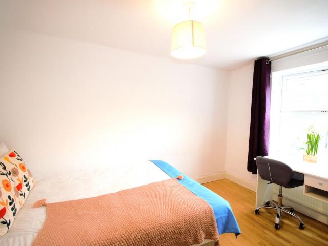 Room for rent in Shepherd's Bush, Greater London