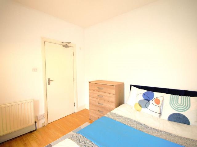 Room for rent in London Borough of Hammersmith and Fulham, Greater London
