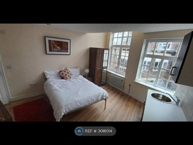 Studio for rent in Joiner's Square, Hanley