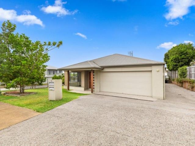 Townhouse for sale in Kings Creek, Queensland