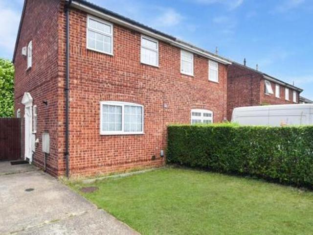 House for sale in Luton