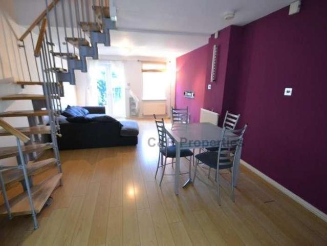 Townhouse for rent in Hulme, Manchester
