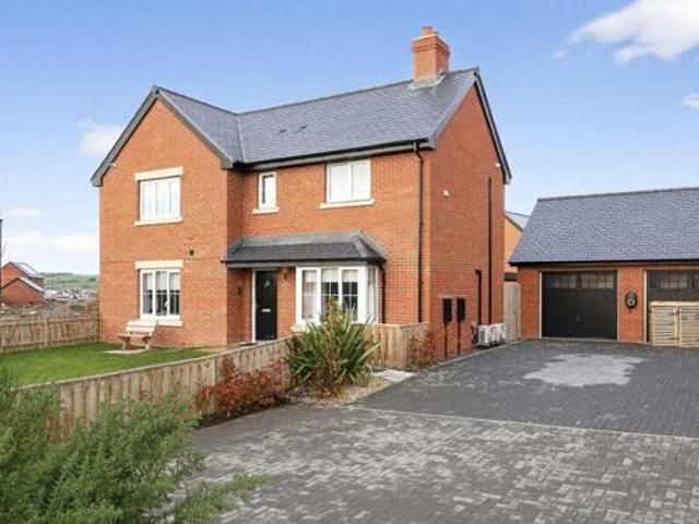 House for sale in Newcastle-under-Lyme, Staffordshire