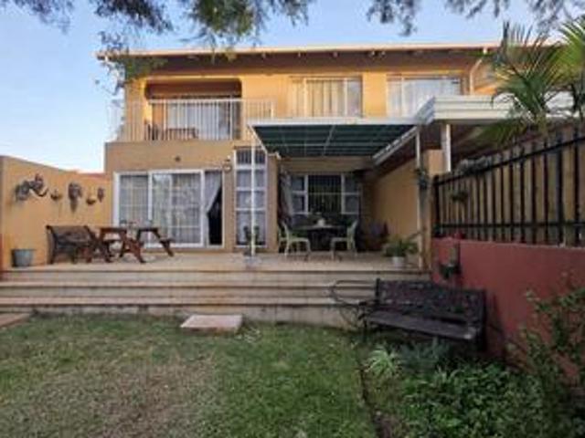 Townhouse for sale in Waterkloof, Gauteng