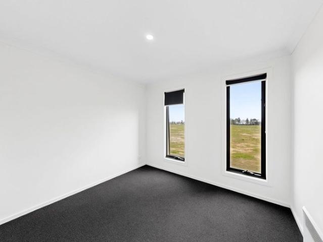 Townhouse for rent in Riverwalk, Melbourne