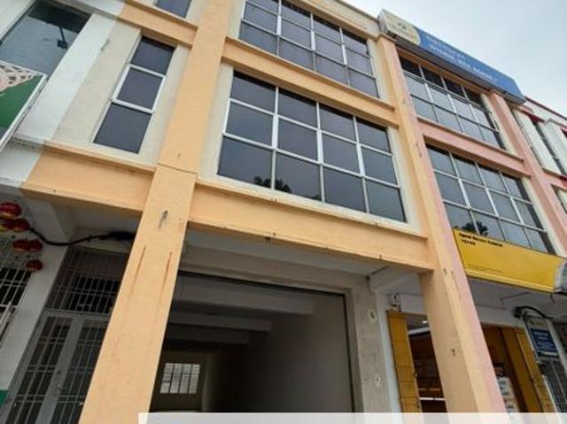 Shop for rent in Malaka