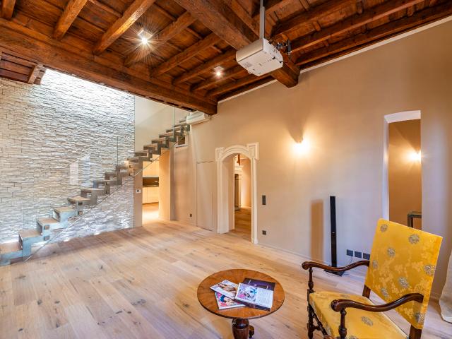 Maisonette kaufen in Bissone, Tessin