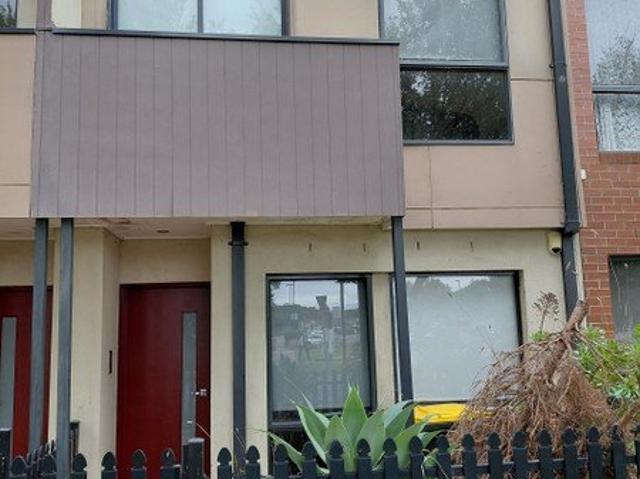 Townhouse for sale in Camerons Creek, Victoria