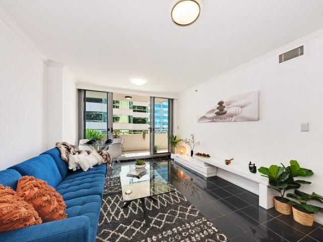 Apartment for sale in Lower North Shore, Sydney