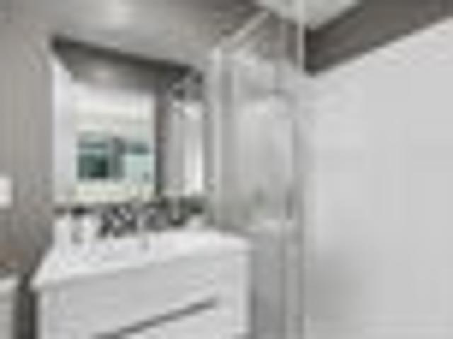 Townhouse for sale in Chaslands, Canterbury