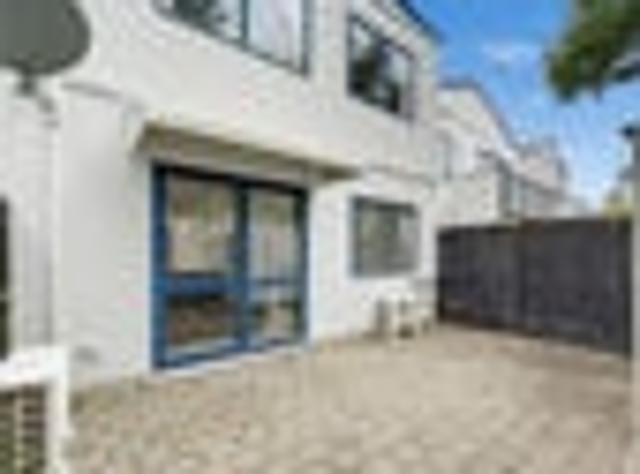 Townhouse for sale in Paremoremo, Oroua County