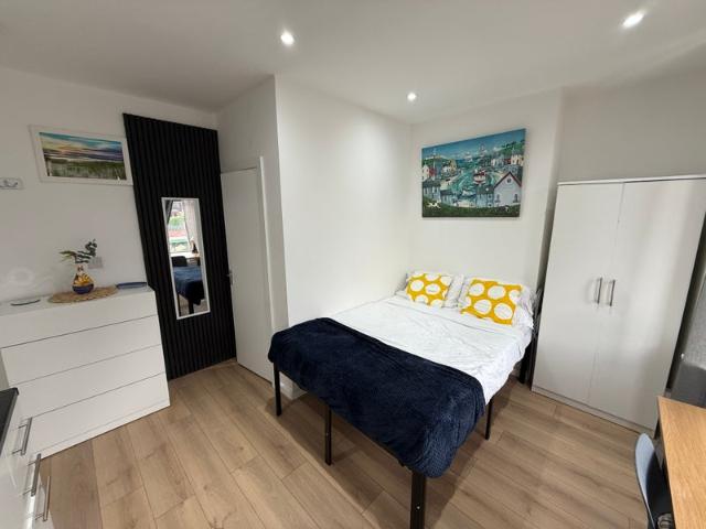 Studio for rent in Orrell Park, Calderstones