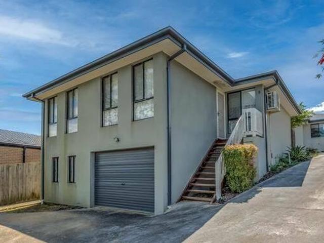 House for sale in Victoria