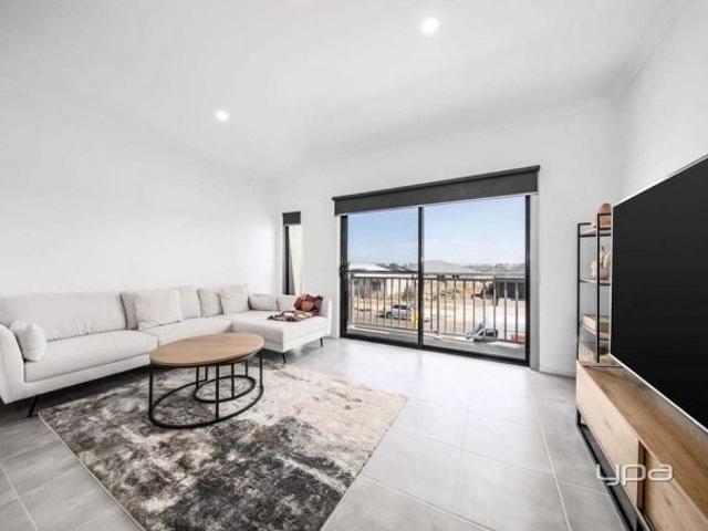 Townhouse for rent in Rathscar West, Victoria