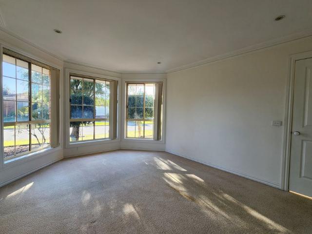 House for rent in Rose Hedge, Melbourne
