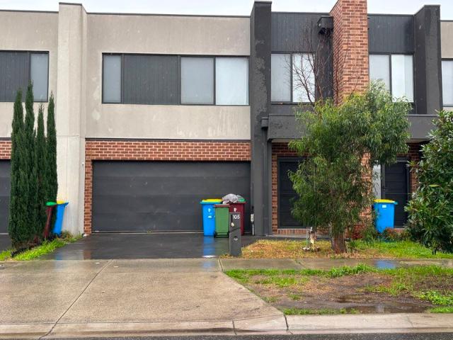 Townhouse for rent in Camerons Creek, Victoria