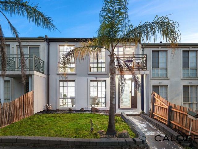 Townhouse for sale in Camerons Creek, Victoria