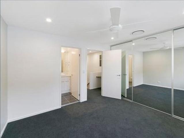 Townhouse for rent in Carina Heights, Greater Brisbane