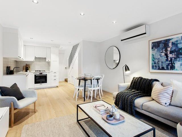 Townhouse for rent in Carnegie, Melbourne