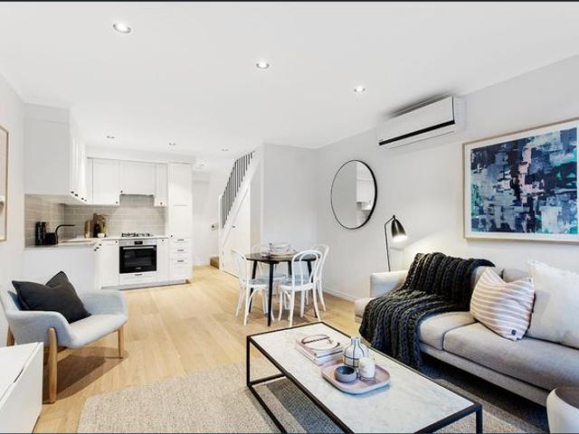 Townhouse for rent in Carnegie, Melbourne