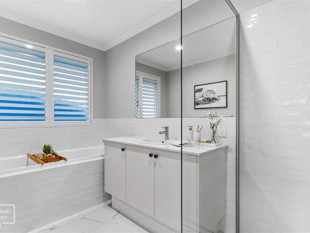 Cottage for sale in Parklands, Western Australia