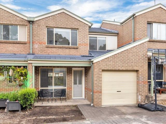 Townhouse for rent in Sydney, New South Wales