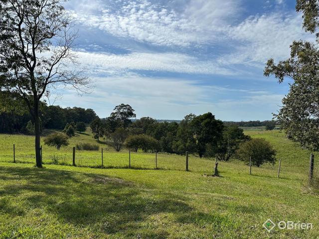 House for sale in Mount Taylor, Victoria