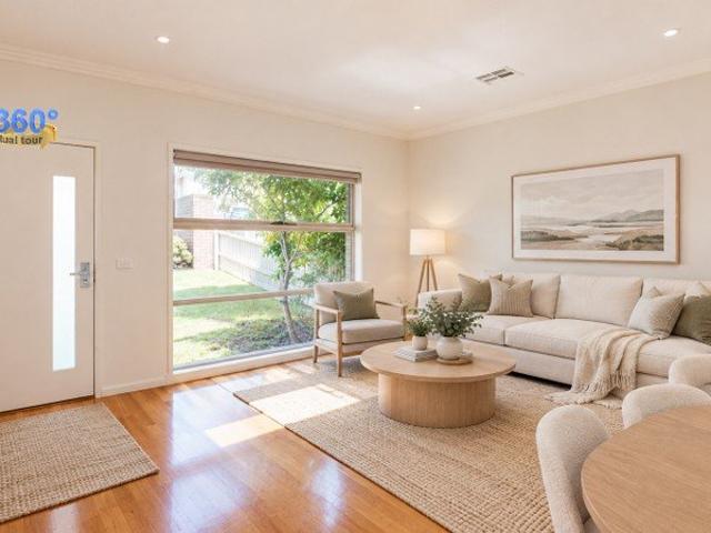 Townhouse for rent in Strathmore, Melbourne