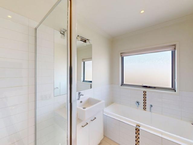 Townhouse for rent in Strathmore, Melbourne