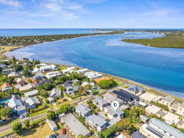 Townhouse for sale in Ocean Grove, Victoria