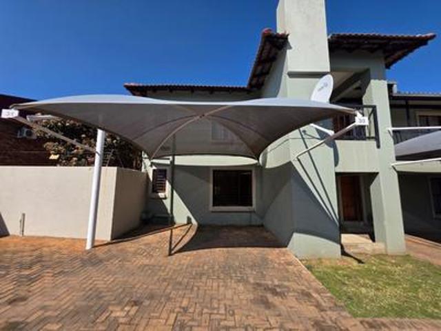 Townhouse for sale in Mohlakeng, Gauteng