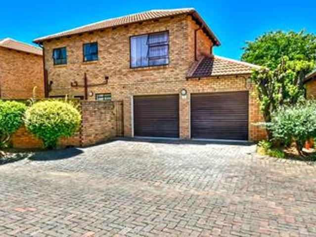 House for sale in Johannesburg Ward 126, Roodepoort