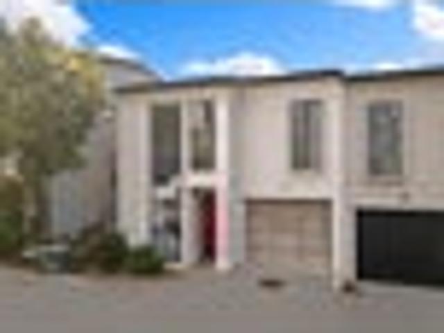 Townhouse for sale in Paremoremo