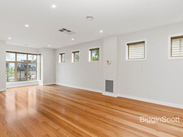Townhouse for rent in Newport, Victoria