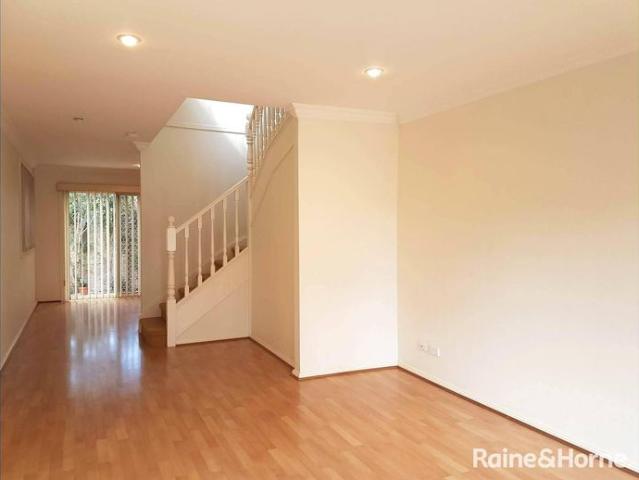 Townhouse for rent in Wollongong West, New South Wales