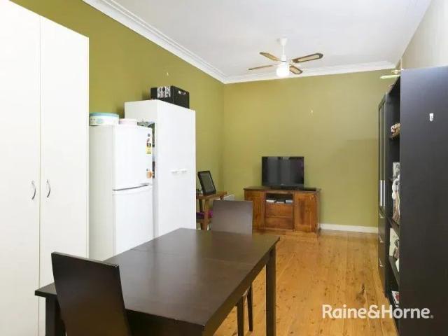 House for rent in Wollongong West, New South Wales