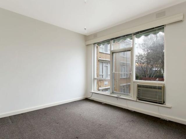 Apartment for rent in St Kilda West, Melbourne