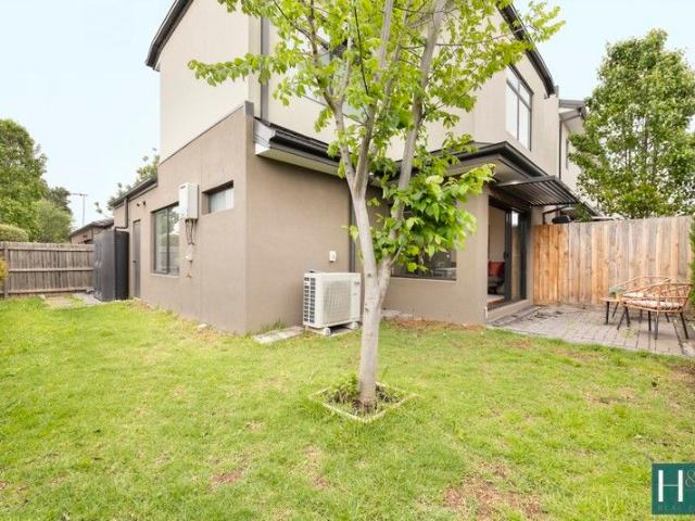 Townhouse for sale in Camerons Creek, Victoria