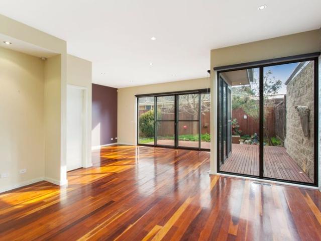 Townhouse for rent in Hughesdale, Melbourne