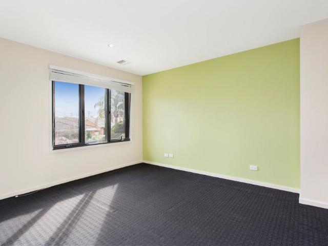 Townhouse for rent in Hughesdale, Melbourne