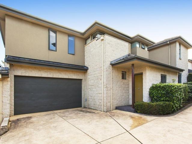 Townhouse for rent in Hughesdale, Melbourne